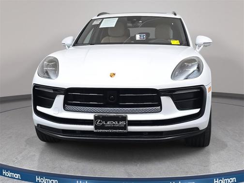 2023 Porsche Macan T