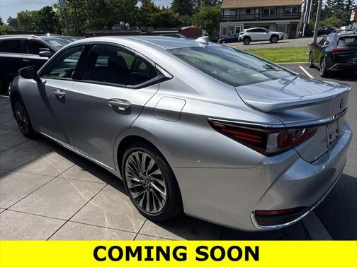 2025 Lexus ES 300h Luxury