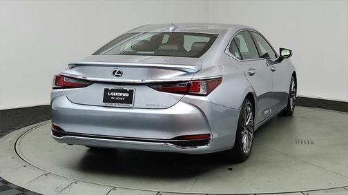 2025 Lexus ES 300h Luxury