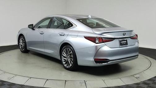 2025 Lexus ES 300h Luxury
