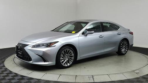 2025 Lexus ES 300h Luxury