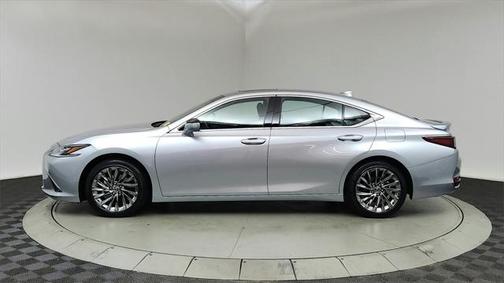 2025 Lexus ES 300h Luxury