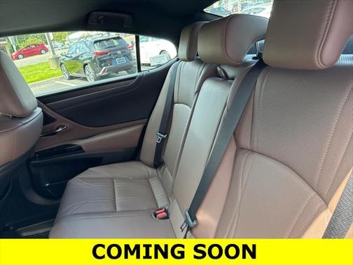2025 Lexus ES 300h Luxury