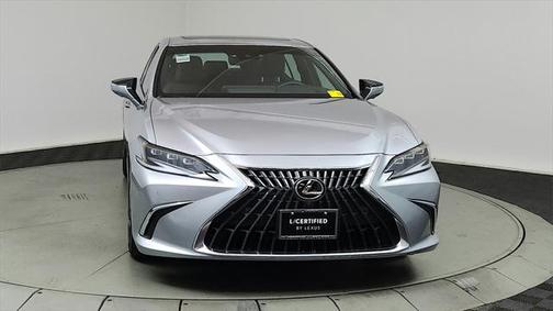 2025 Lexus ES 300h Luxury