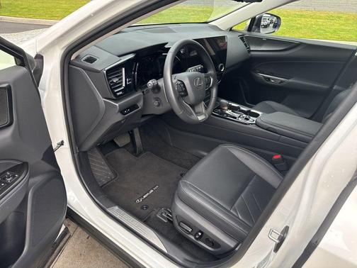 White Pearl 2025 Lexus NX 450h+ Luxury