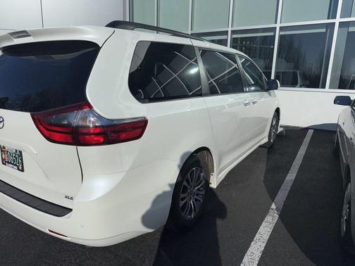 2020 Toyota Sienna XLE Premium