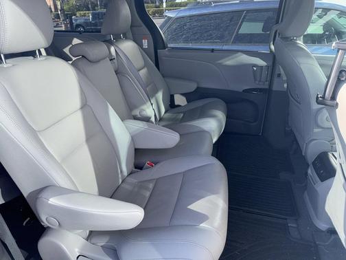 2020 Toyota Sienna XLE Premium