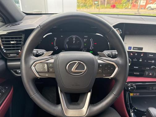 2025 Lexus NX 450h+ Luxury