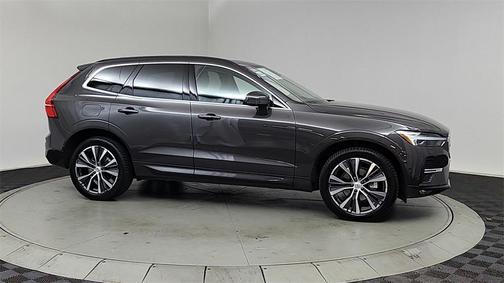 2022 Volvo XC60 B5 Momentum