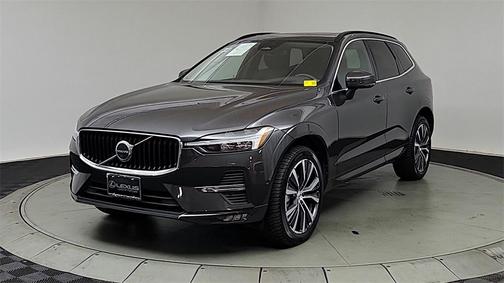 2022 Volvo XC60 B5 Momentum