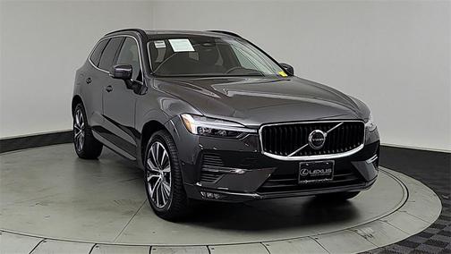 2022 Volvo XC60 B5 Momentum