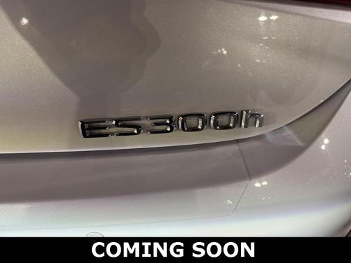 2025 Lexus ES 300h Luxury