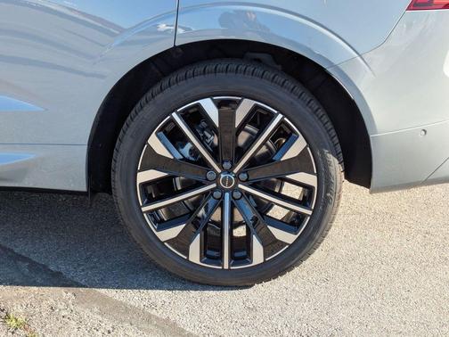 2026 Volvo XC60 Plug-In Hybrid T8 Ultra Dark