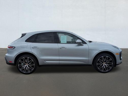 2023 Porsche Macan Base