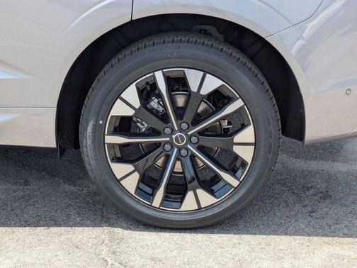 Aurora Silver 2026 Volvo XC60 B5 Plus