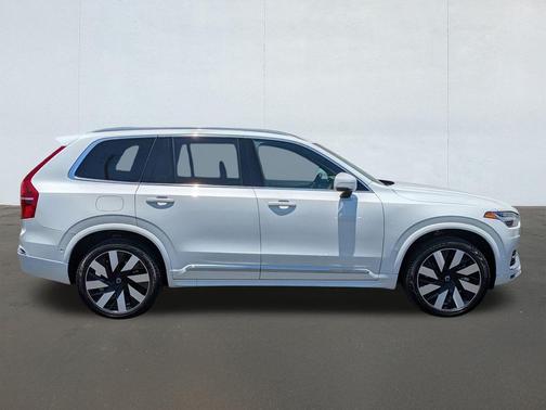 2023 Volvo XC90 Recharge Plug-In Hybrid T8 Ultimate Bright Theme 7-Seater