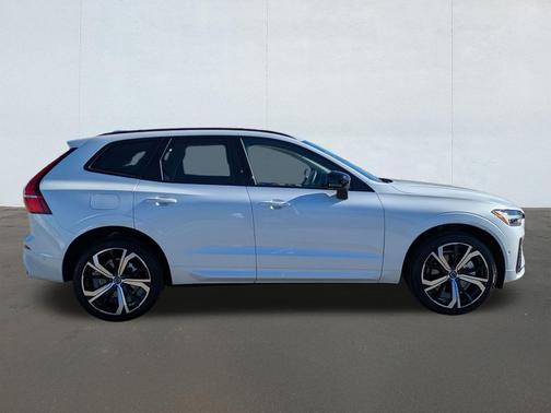 2025 Volvo XC60 Plug-In Hybrid T8 Ultra