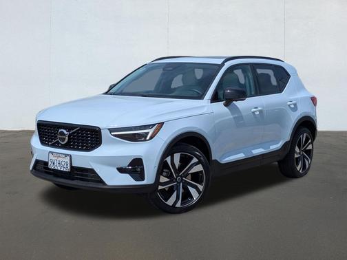 Cloud Blue 2026 Volvo XC40 Ultra, B5 AWD Gas (mild hybrid), Dark