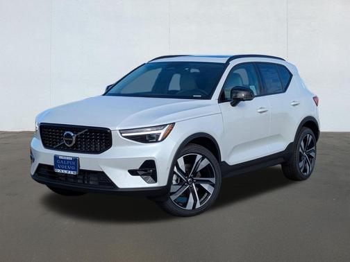 2026 Volvo XC40 B5 Ultra Dark