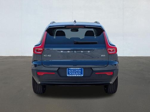 2026 Volvo XC40 B5 Plus Dark