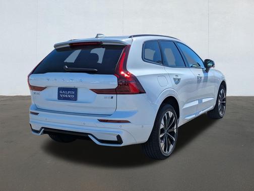 2026 Volvo XC60 B5 Plus