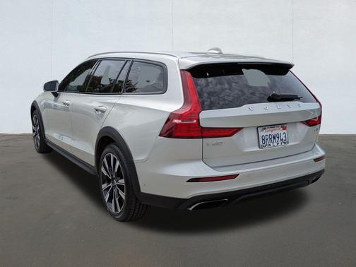 2020 Volvo V60 Cross Country T5