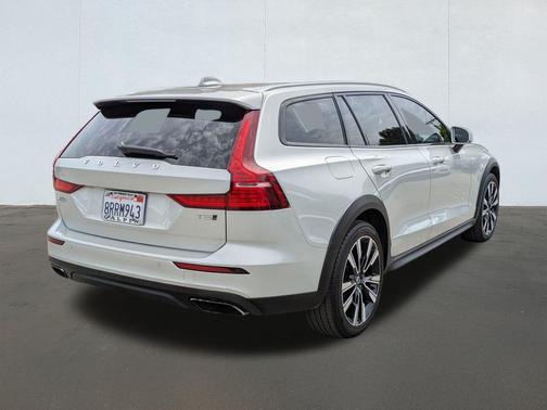 2020 Volvo V60 Cross Country T5