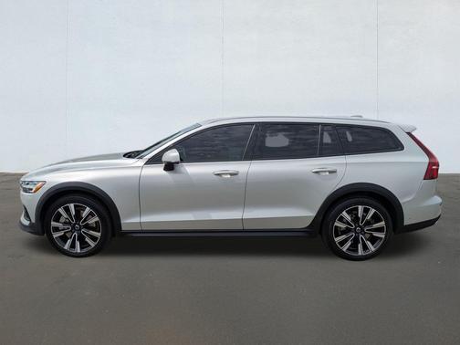 2020 Volvo V60 Cross Country T5