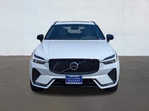Crystal White Metallic 2026 Volvo XC60 B5 Plus
