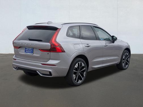 Aurora Silver 2026 Volvo XC60 B5 Plus