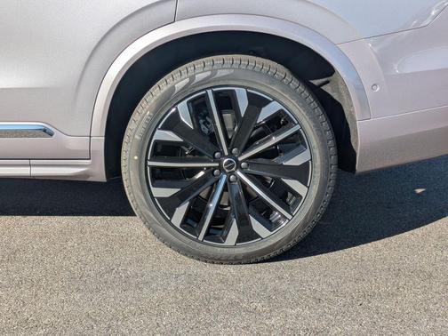 2026 Volvo XC90 B6 Plus Bright