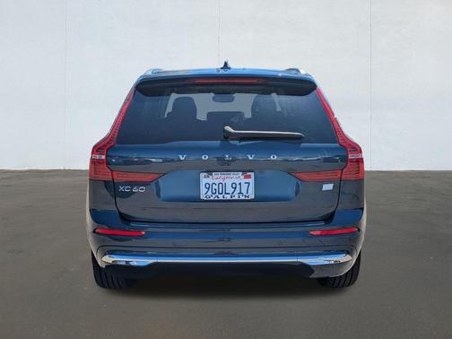 2023 Volvo XC60 Recharge Plug-In Hybrid T8 Plus Bright Theme