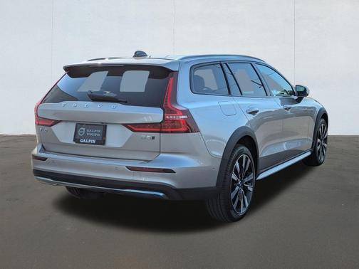 2026 Volvo V60 Cross Country B5 Ultra