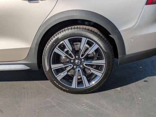 2026 Volvo V60 Cross Country B5 Ultra