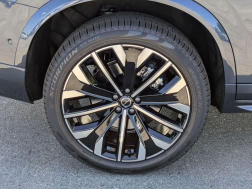 2026 Volvo XC90 B5 Plus 7-Seater