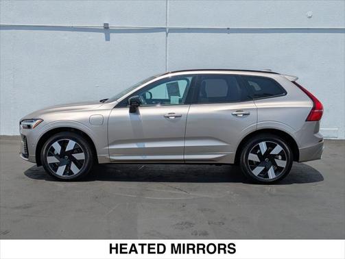 2025 Volvo XC60 Plug-In Hybrid T8 Plus