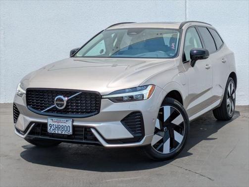2025 Volvo XC60 Plug-In Hybrid T8 Plus
