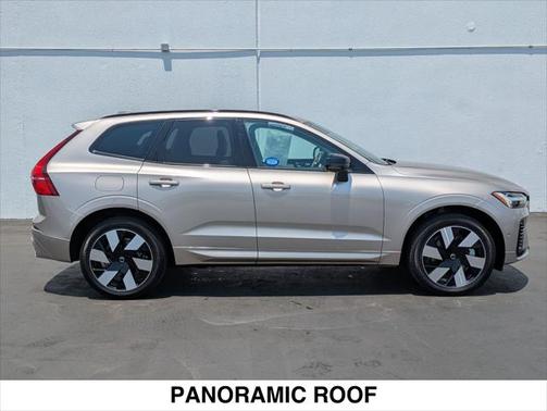 2025 Volvo XC60 Plug-In Hybrid T8 Plus