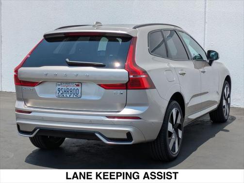 2025 Volvo XC60 Plug-In Hybrid T8 Plus