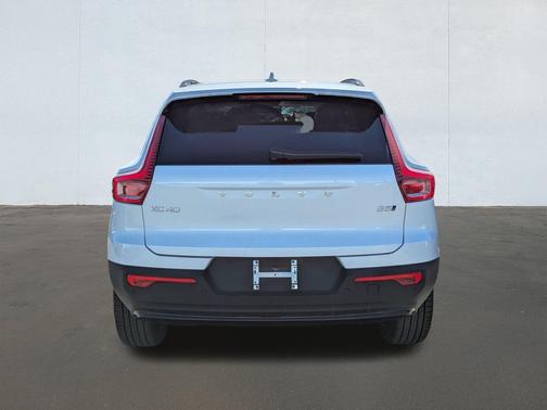 2026 Volvo XC40 B5 Ultra