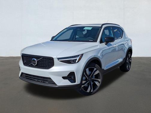 2026 Volvo XC40 B5 Ultra