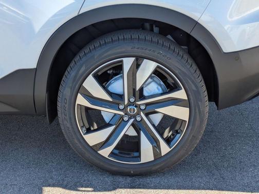 2026 Volvo XC40 B5 Ultra