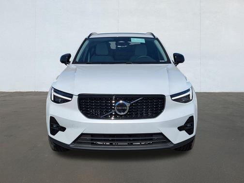 2026 Volvo XC40 B5 Ultra