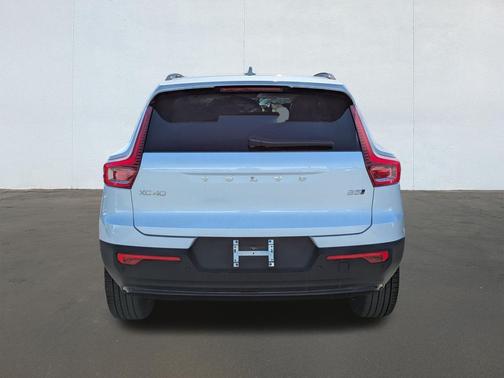 2026 Volvo XC40 B5 Ultra Dark