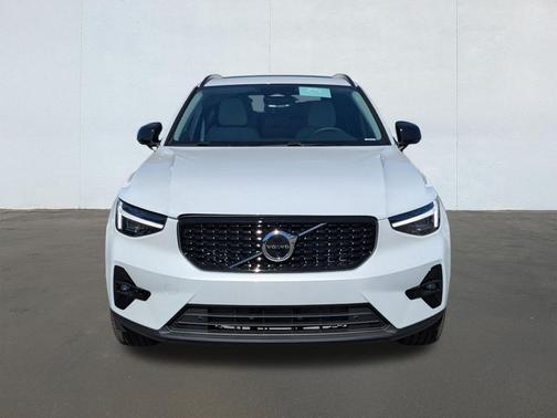 2026 Volvo XC40 B5 Ultra Dark