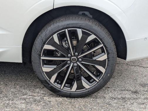 2026 Volvo XC60 B5 Ultra Dark