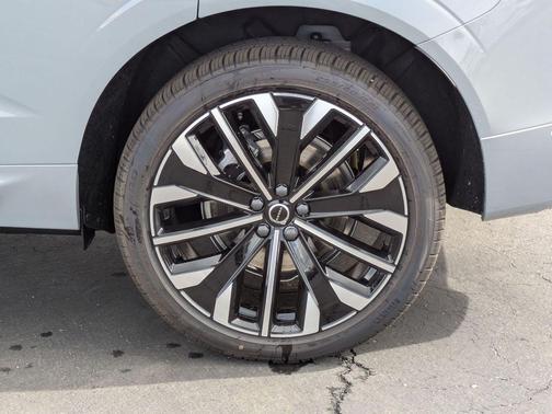 2026 Volvo XC60 Plug-In Hybrid T8 Ultra Dark