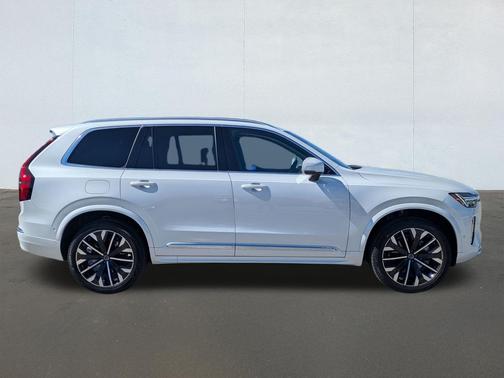 2025 Volvo XC90 B6 Plus 7-Seater