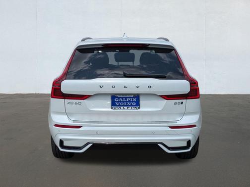 2026 Volvo XC60 B5 Plus