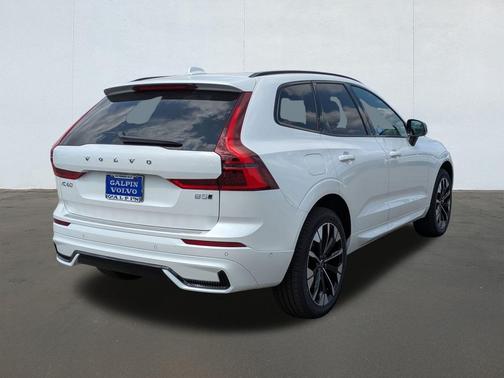 2026 Volvo XC60 B5 Plus